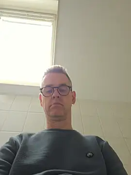 Hectorthyssen1 online show from May 14, 2026, 11:17 am