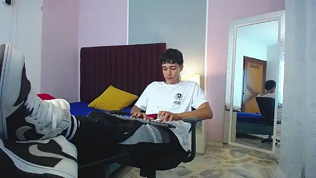 Zacktk7 online show from January 2, 2025, 3:40 pm