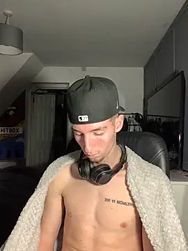 MikesWood21 online show from December 5, 2024, 4:42 am