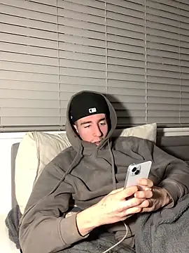 MikesWood21 online show from December 21, 2024, 1:26 am