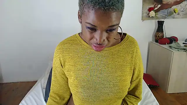 FLOWERLIPS25 online show from February 24, 2025, 10:36 pm