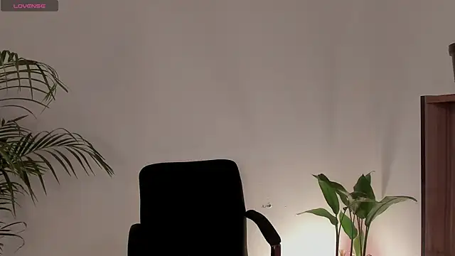 CherryyBrrr1 online show from December 15, 2025, 8:24 pm