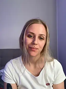 Snapshot of lunawolf21 chatting on February 19, 2025, 7:28 am lunawolf21 online show from February 19, 2025, 7:28 am