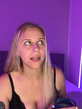 lunawolf21 online show from September 22, 2025, 6:26 am