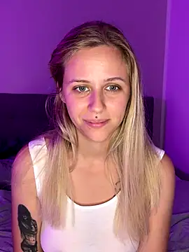 lunawolf21 online show from October 12, 2025, 9:19 am