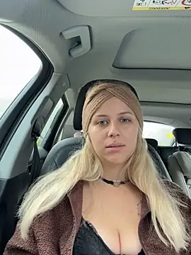 lunawolf21 online show from October 14, 2025, 7:20 am