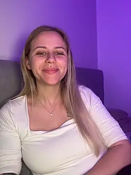 lunawolf21 online show from January 12, 2026, 7:24 am