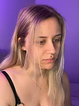 lunawolf21 online show from February 4, 2026, 7:25 am