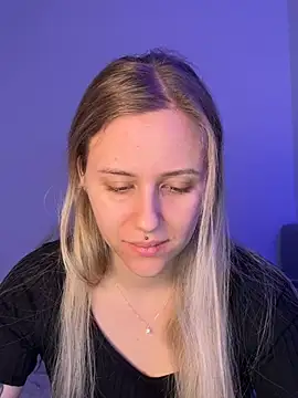 lunawolf21 online show from February 12, 2026, 8:20 am