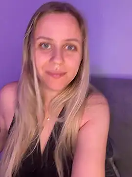 lunawolf21 online show from March 23, 2026, 7:34 am