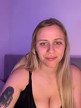 lunawolf21 online show from March 24, 2026, 7:35 am