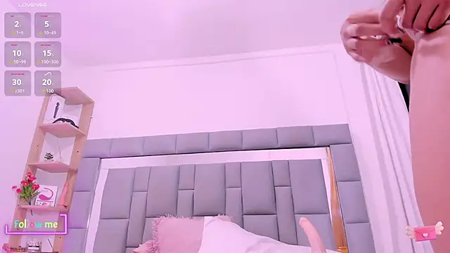 vivianne scott online show from March 7, 2025, 12:01 pm