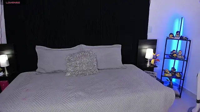 AndreaVelasco online show from August 6, 2026, 4:42 pm