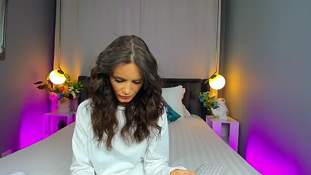 Snapshot of CarlaWhite chatting on October 2, 2025, 3:35 am CarlaWhite online show from October 2, 2025, 3:35 am