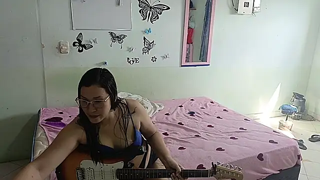 luxandracon23 online show from February 11, 2025, 7:27 pm