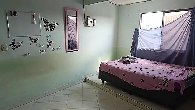 luxandracon23 online show from February 12, 2025, 7:13 pm