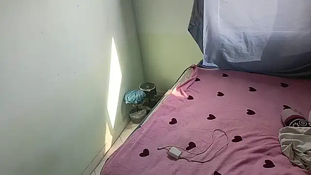 luxandracon23 online show from February 14, 2025, 8:05 pm