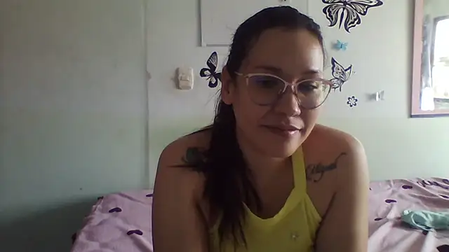 luxandracon23 online show from February 22, 2025, 1:46 pm