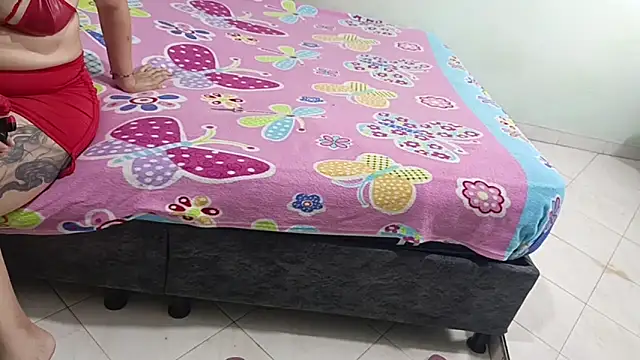 luxandracon23 online show from March 4, 2025, 10:16 pm