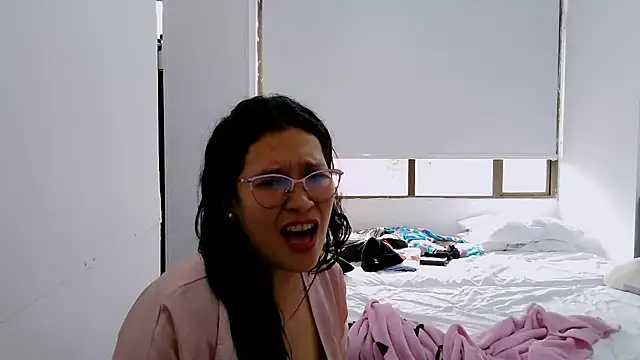 luxandracon23 online show from September 15, 2025, 7:58 pm