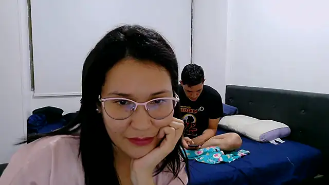 luxandracon23 online show from October 1, 2025, 4:29 am