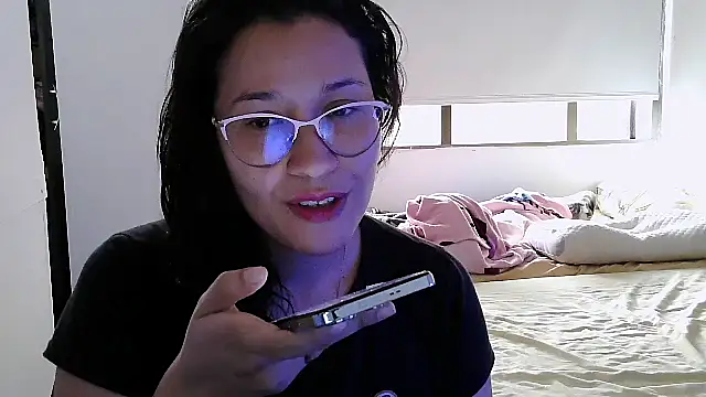 luxandracon23 online show from October 11, 2025, 4:05 pm