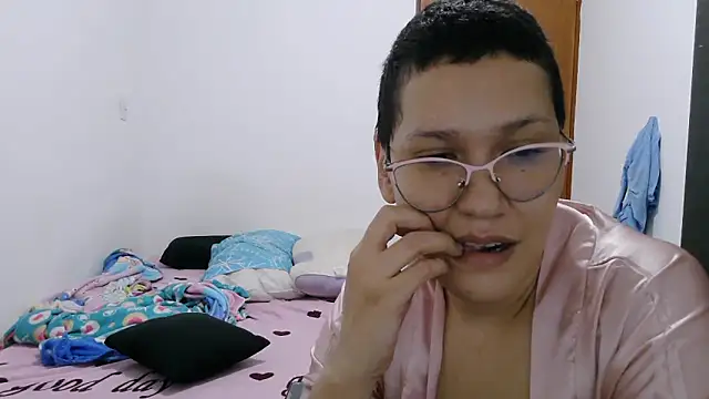 luxandracon23 online show from January 5, 2026, 5:27 pm