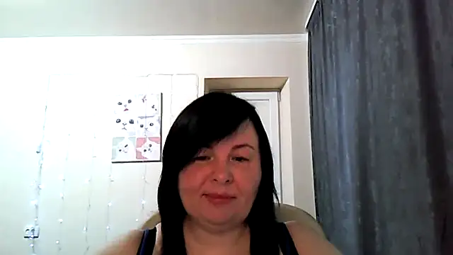 EmiliaLooo online show from June 16, 2026, 4:04 am
