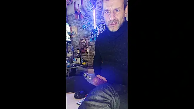 Gilgamesch1704 online show from November 30, 2025, 7:51 pm