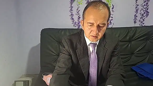 yazforeSolo online show from November 21, 2025, 2:27 pm