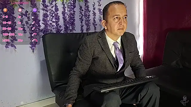 Snapshot of yazforeSolo chatting on June 5, 2026, 1:39 pm yazforeSolo online show from June 5, 2026, 1:39 pm