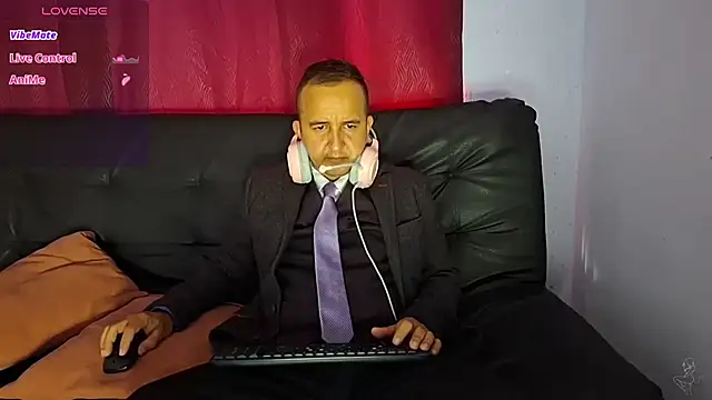 Snapshot of yazforeSolo chatting on July 15, 2026, 2:11 pm yazforeSolo online show from July 15, 2026, 2:11 pm