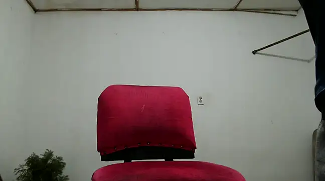 Snapshot of fernandez_latinblackk chatting on December 18, 2024, 5:04 am fernandez latinblackk online show from December 18, 2024, 5:04 am