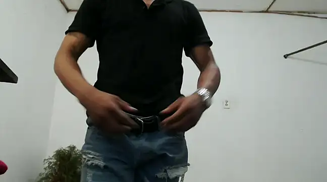 Snapshot of fernandez_latinblackk chatting on December 27, 2024, 2:04 am fernandez latinblackk online show from December 27, 2024, 2:04 am