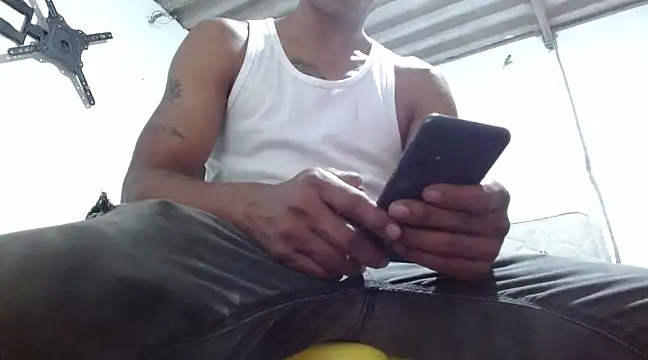 Snapshot of fernandez_latinblackk chatting on March 17, 2025, 1:57 am fernandez latinblackk online show from March 17, 2025, 1:57 am