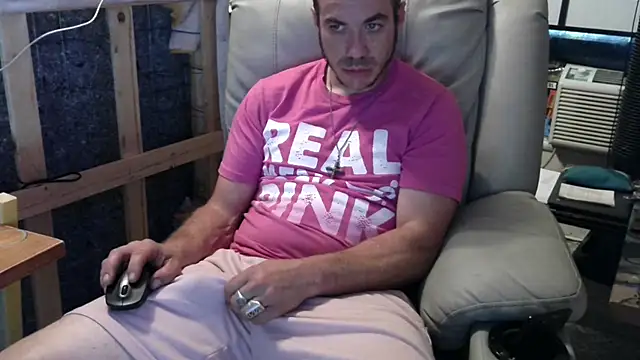 Snapshot of ScubaStevex chatting on October 9, 2025, 12:36 pm ScubaStevex online show from October 9, 2025, 12:36 pm