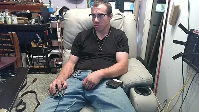 ScubaStevex online show from November 4, 2025, 6:07 pm