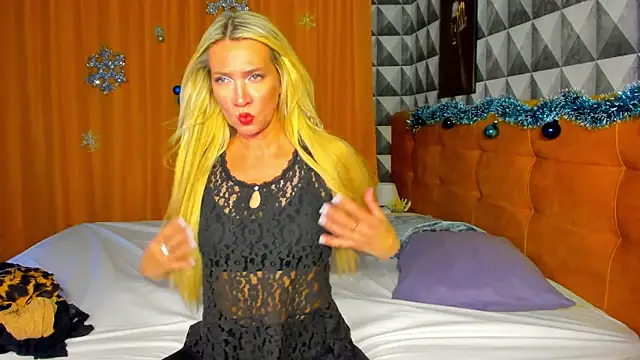 Snapshot of Luna__Lewis chatting on December 29, 2024, 2:31 pm Luna  Lewis online show from December 29, 2024, 2:31 pm