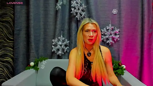 Snapshot of Luna__Lewis chatting on December 30, 2024, 8:32 am Luna  Lewis online show from December 30, 2024, 8:32 am