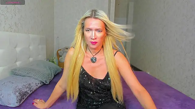 Snapshot of Luna__Lewis chatting on January 18, 2025, 8:20 am Luna  Lewis online show from January 18, 2025, 8:20 am