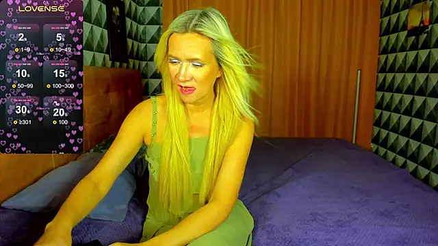 Snapshot of Luna__Lewis chatting on January 25, 2025, 2:03 pm Luna  Lewis online show from January 25, 2025, 2:03 pm