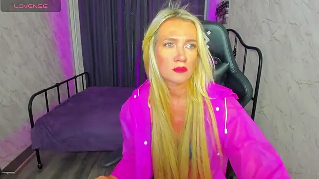 Snapshot of Luna__Lewis chatting on February 22, 2025, 11:35 am Luna  Lewis online show from February 22, 2025, 11:35 am
