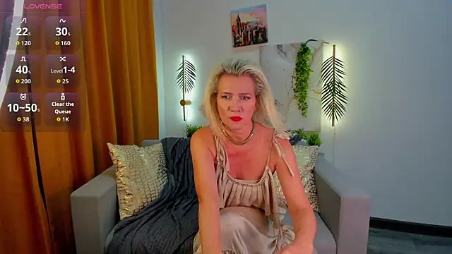 Snapshot of Luna__Lewis chatting on September 18, 2025, 8:05 am Luna  Lewis online show from September 18, 2025, 8:05 am