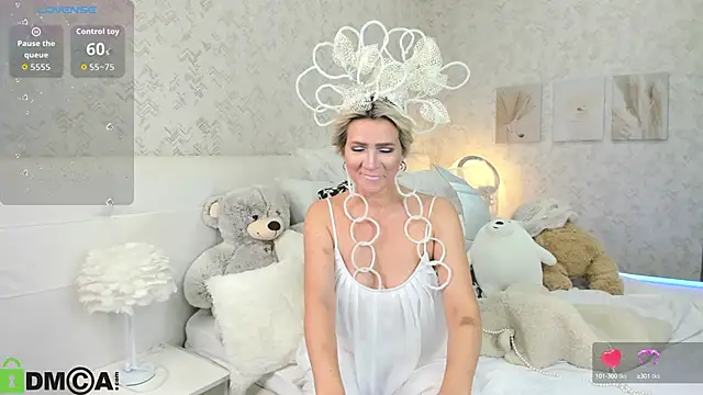 Snapshot of Luna__Lewis chatting on October 13, 2025, 8:36 am Luna  Lewis online show from October 13, 2025, 8:36 am