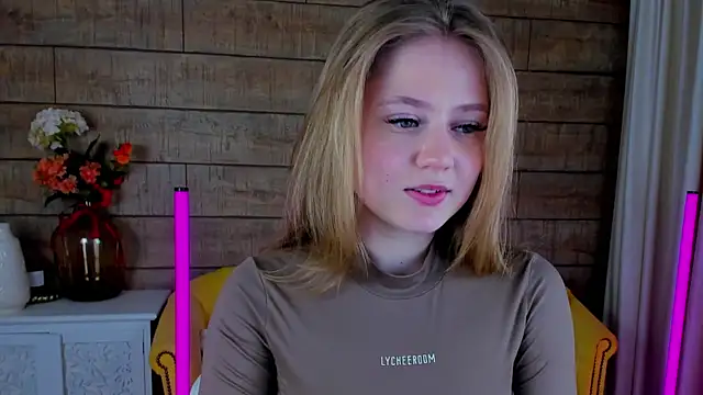 SelinSwarovski online show from February 22, 2025, 10:31 pm