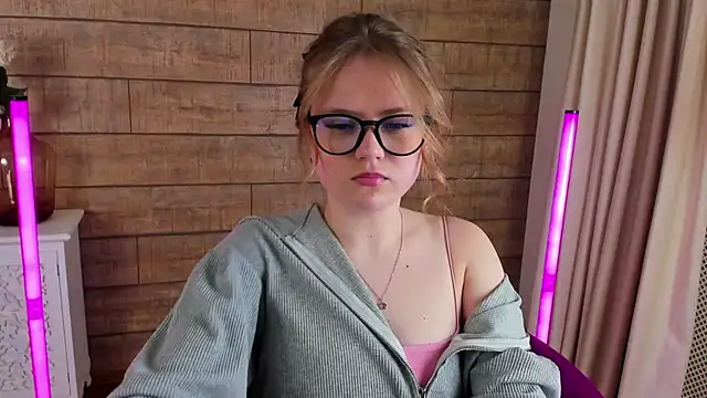 SelinSwarovski online show from March 14, 2025, 3:04 am