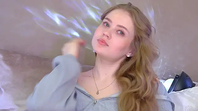 SelinSwarovski online show from October 22, 2025, 5:13 pm