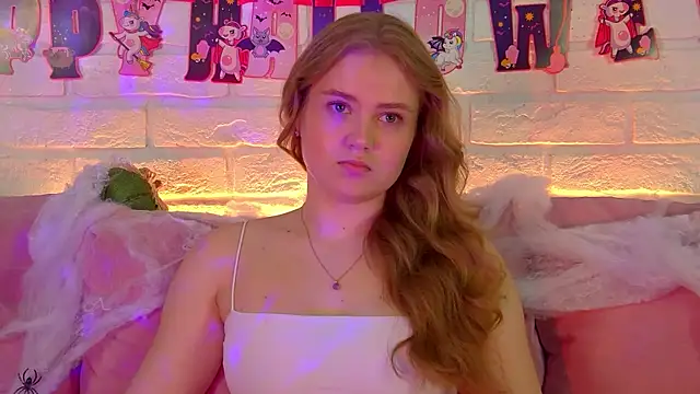 SelinSwarovski online show from October 28, 2025, 7:05 pm