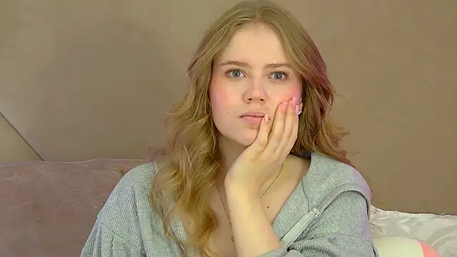 SelinSwarovski online show from November 3, 2025, 4:08 pm