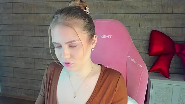 SelinSwarovski online show from February 26, 2026, 4:28 pm